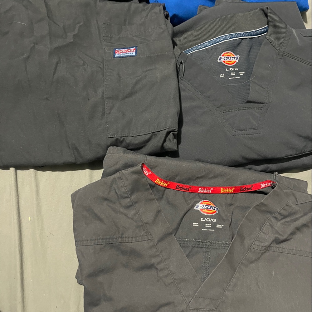 Lot of Mens Scrubs - Picture 3 of 5